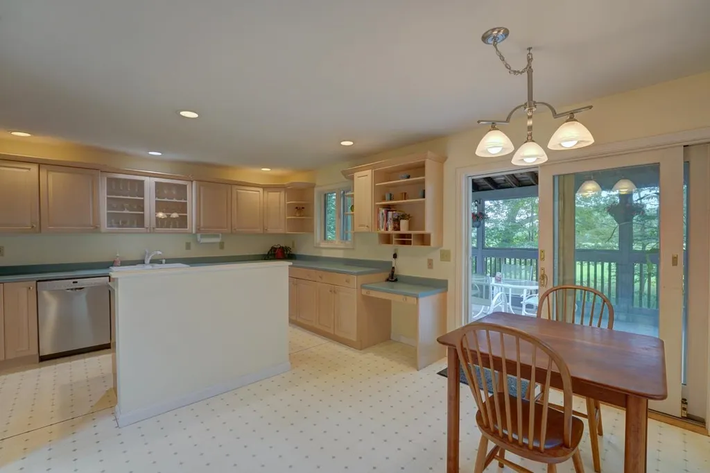 12 Shore Drive Greenland NH 03840