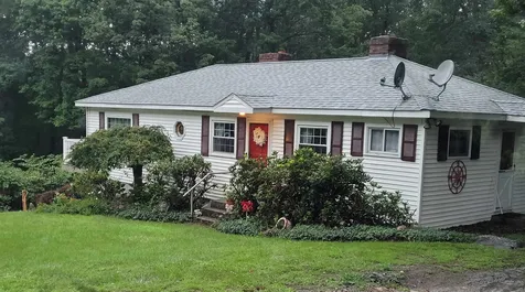 9 Island Road Raymond NH 03077
