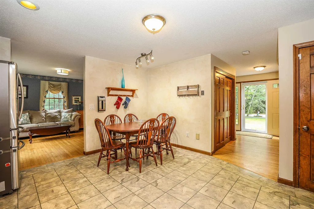 61 Quincy Drive Bedford NH 03110