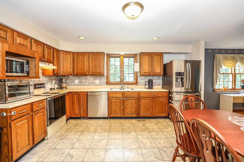 61 Quincy Drive Bedford NH 03110