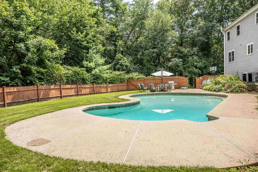 61 Quincy Drive Bedford NH 03110