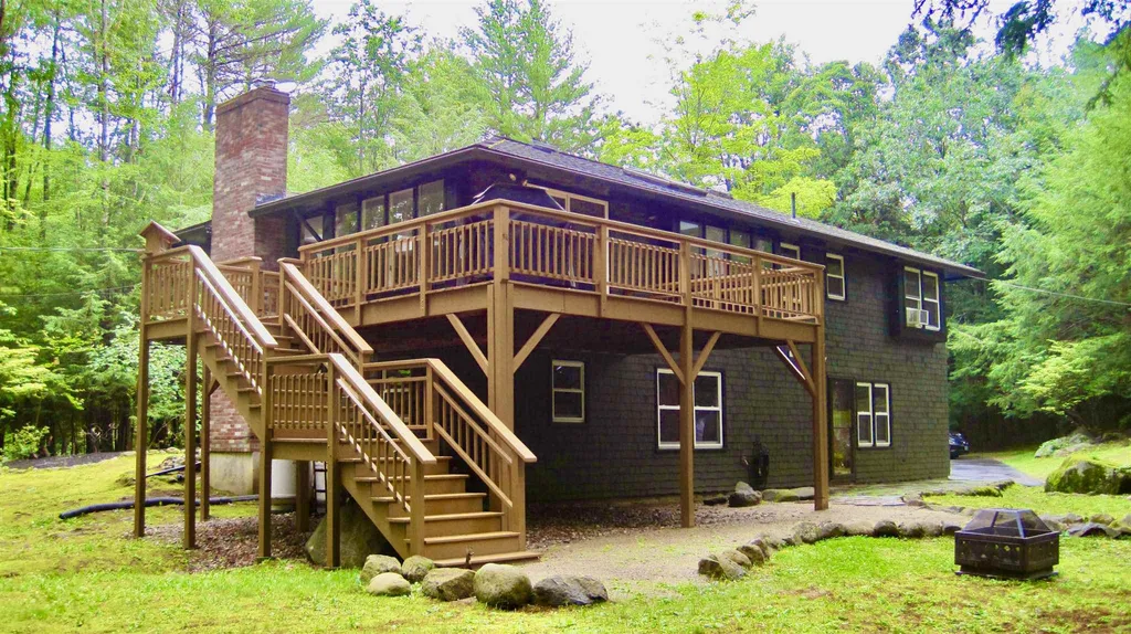 42 Woodridge Road Durham NH 03824