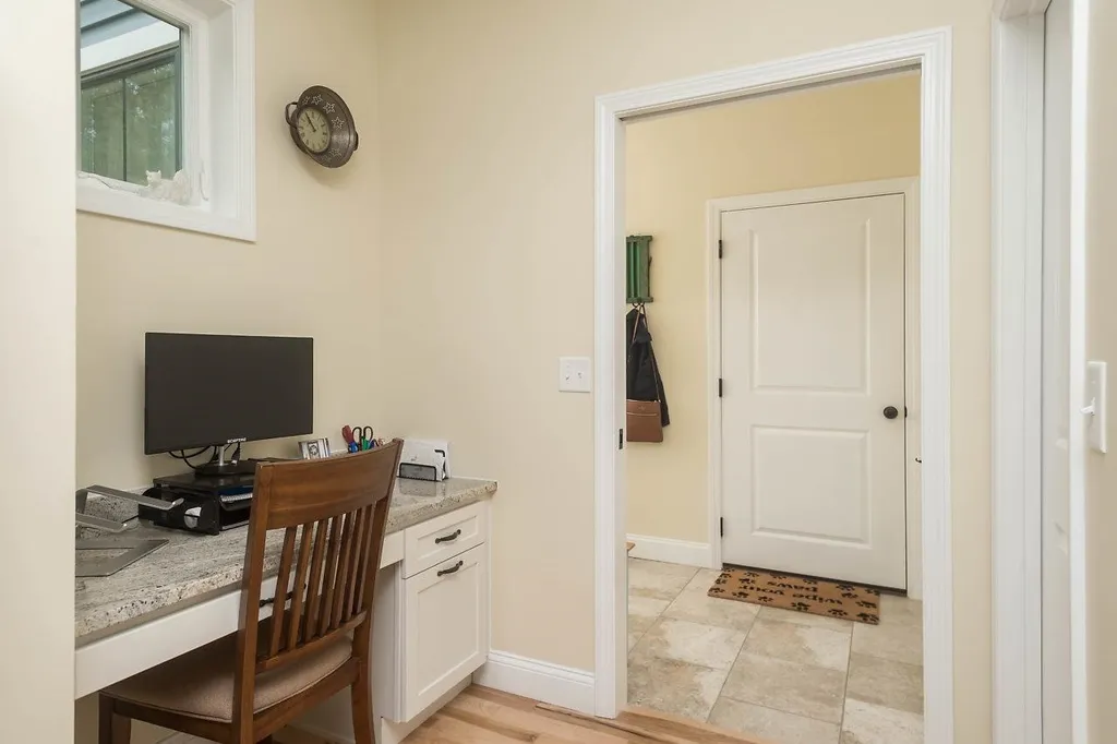 10 Chestnut Way Lee NH 03861