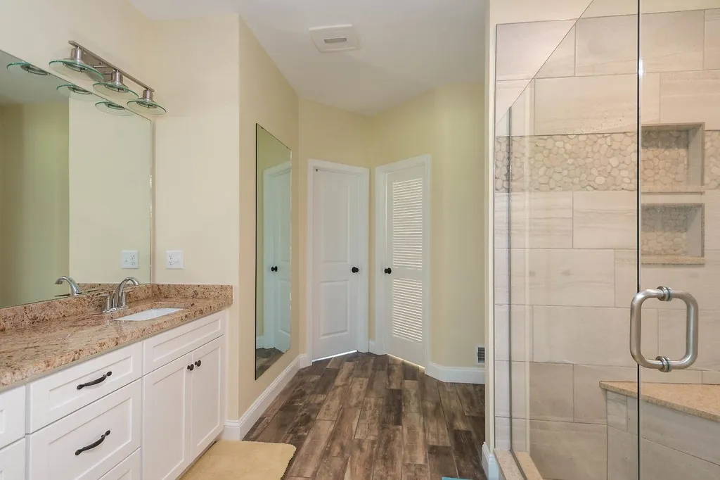 10 Chestnut Way Lee NH 03861