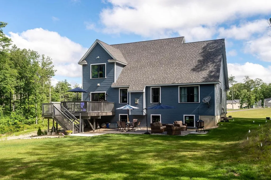10 Chestnut Way Lee NH 03861