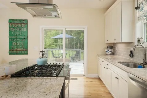10 Chestnut Way Lee NH 03861