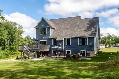 10 Chestnut Way Lee NH 03861