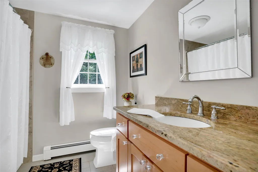 19 Autumn Street Windham NH 03087