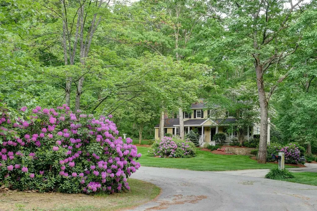 19 Autumn Street Windham NH 03087