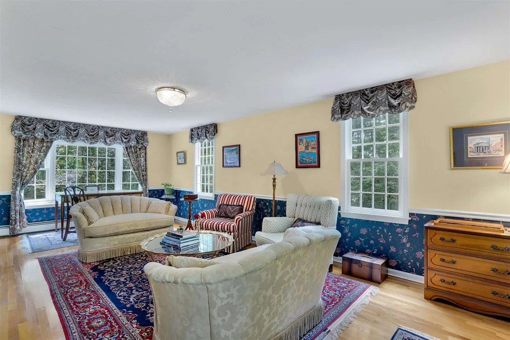 19 Autumn Street Windham NH 03087