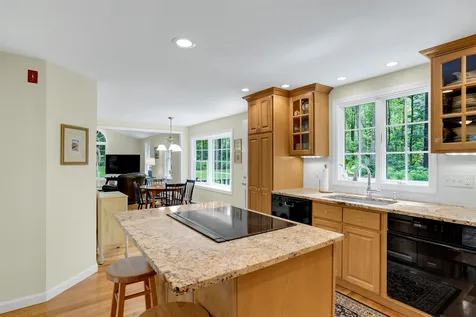 19 Autumn Street Windham NH 03087