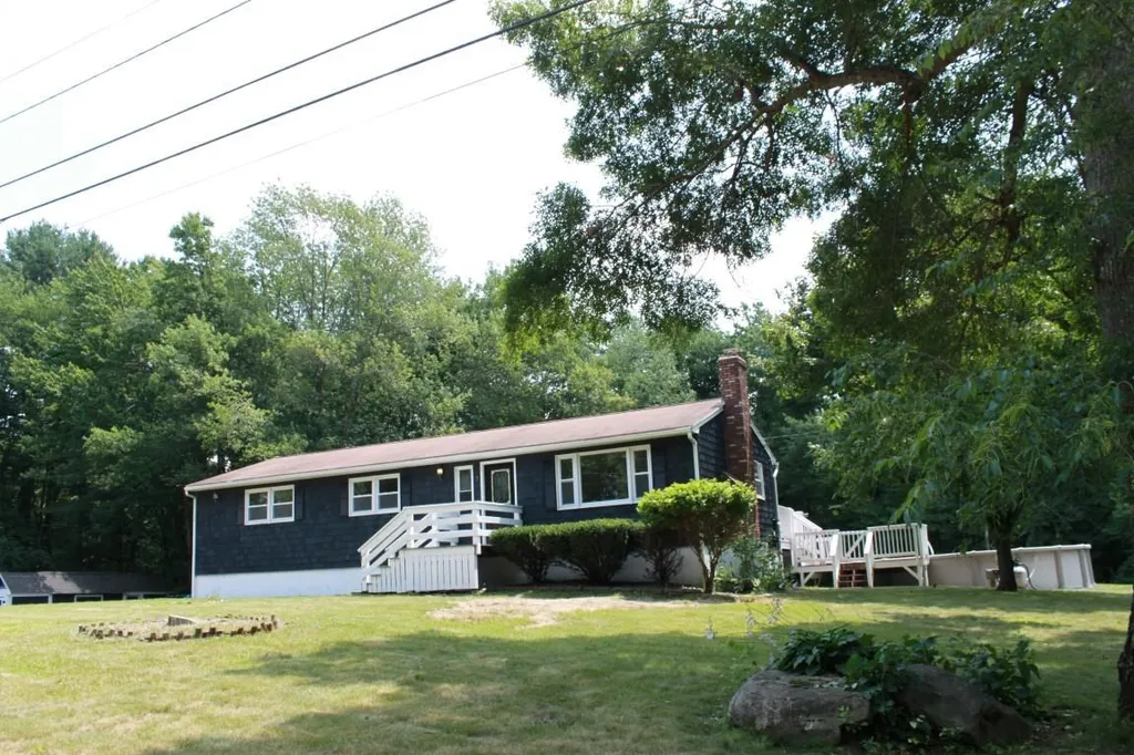 7 Jeanne Street Hudson NH 03051