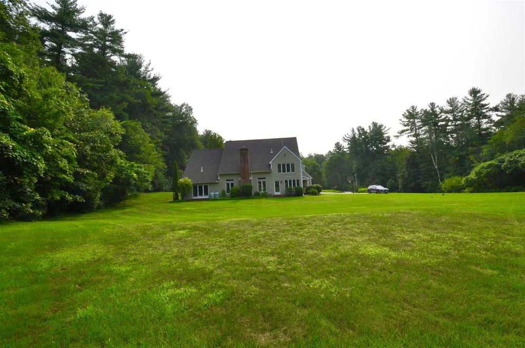33 N Pepperell Road Hollis NH 03049