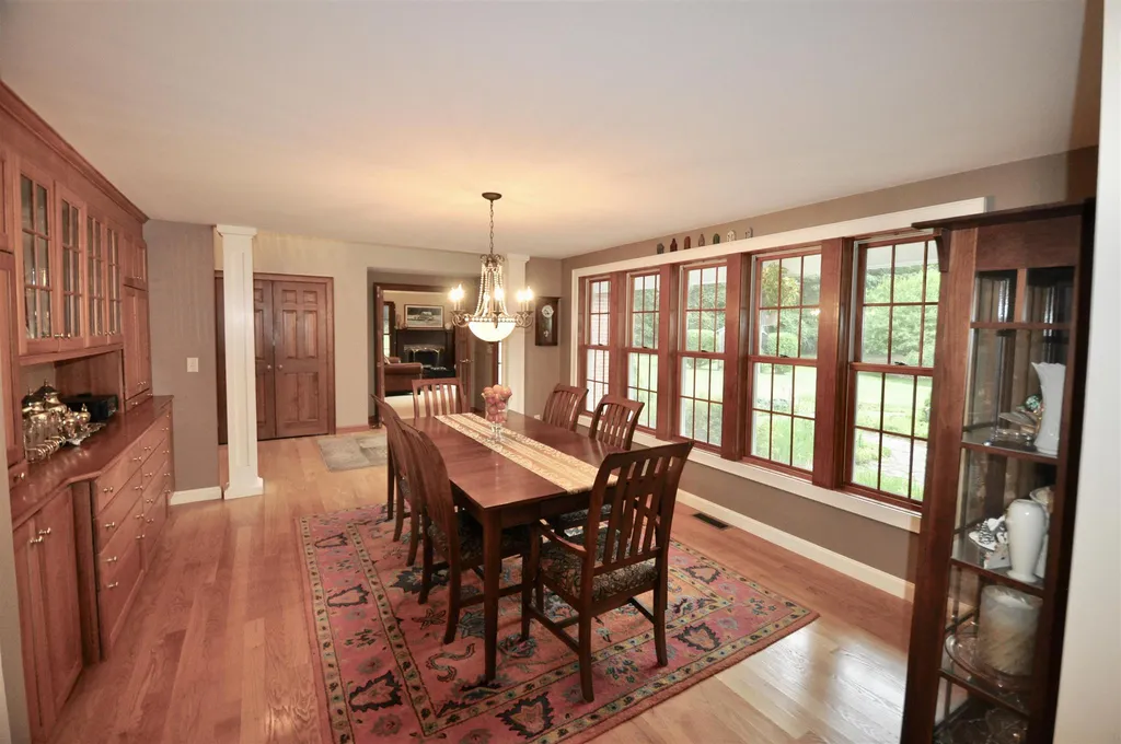 33 N Pepperell Road Hollis NH 03049