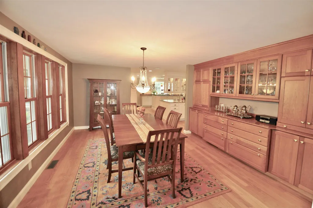 33 N Pepperell Road Hollis NH 03049