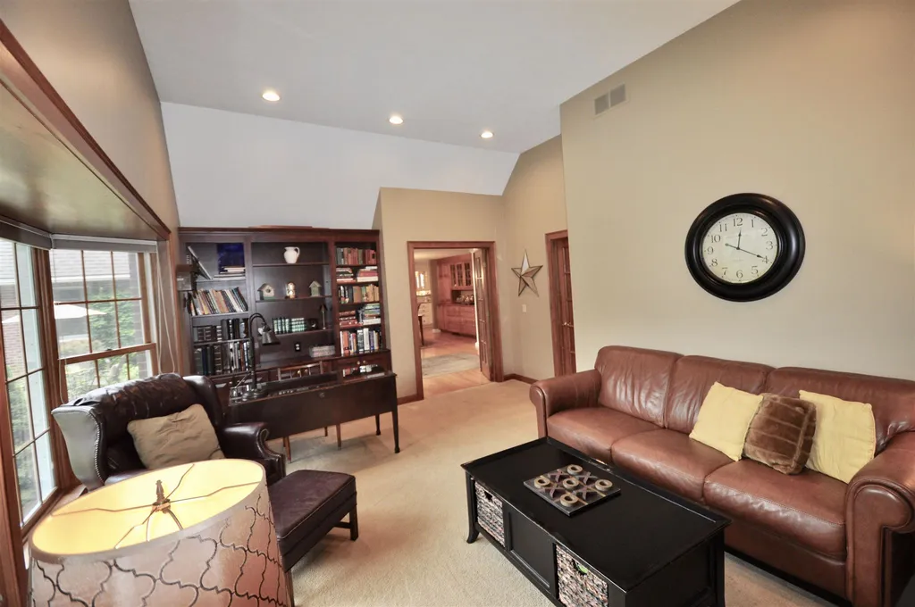 33 N Pepperell Road Hollis NH 03049