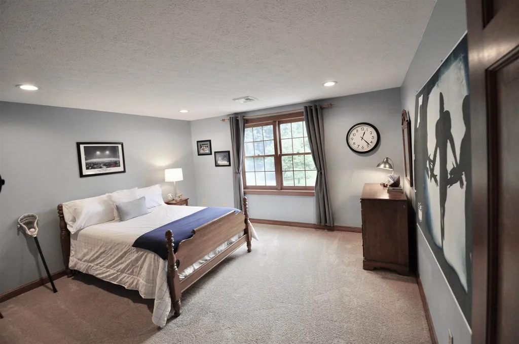 33 N Pepperell Road Hollis NH 03049