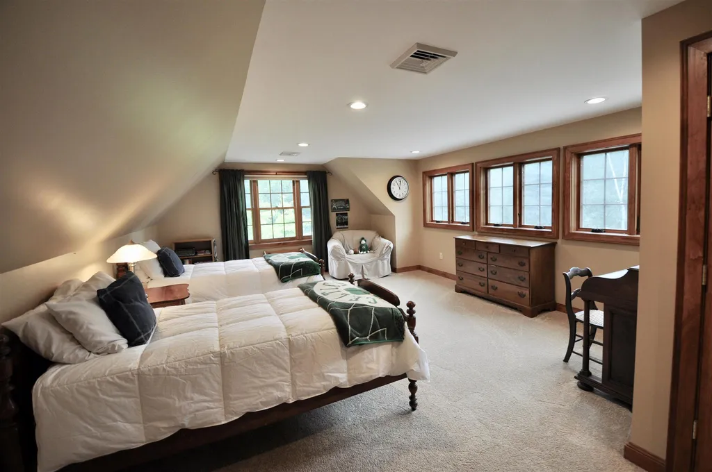 33 N Pepperell Road Hollis NH 03049