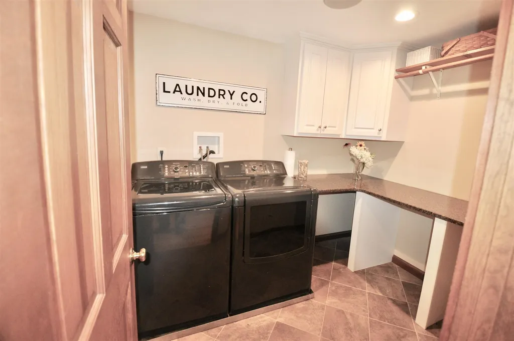 33 N Pepperell Road Hollis NH 03049