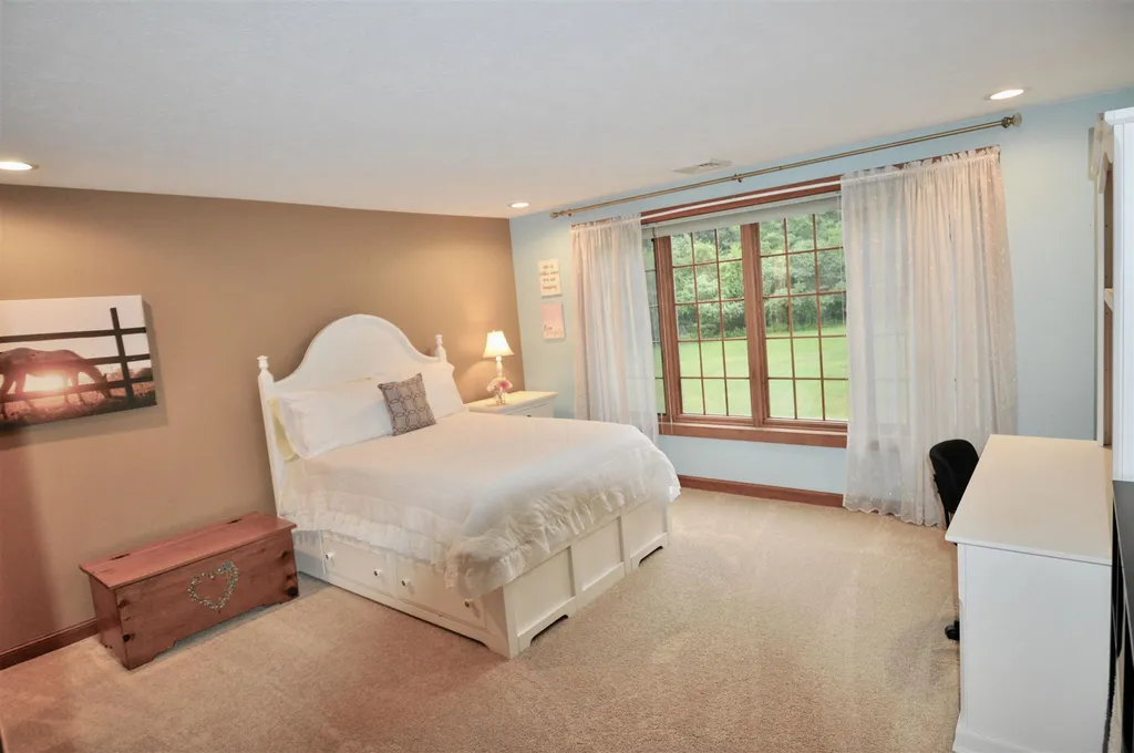 33 N Pepperell Road Hollis NH 03049