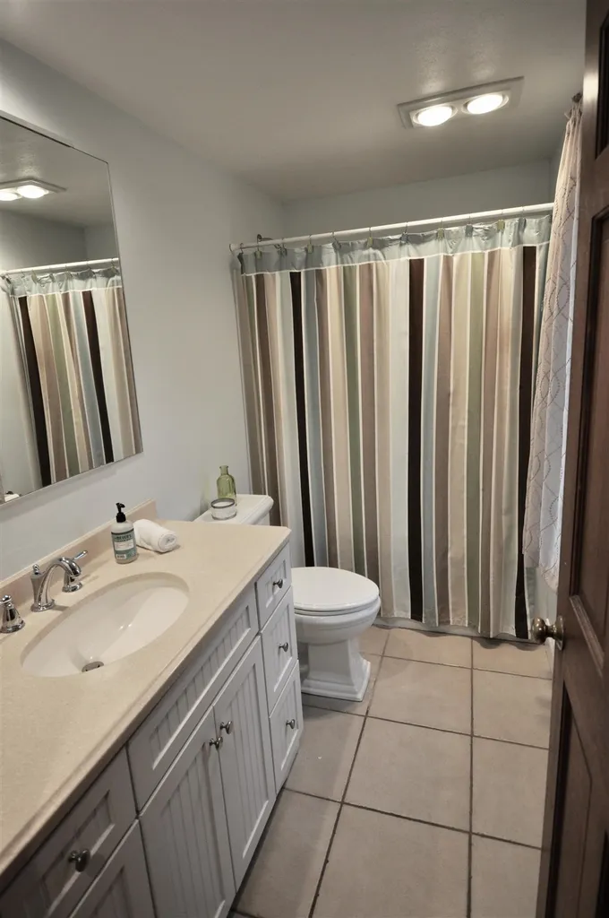 33 N Pepperell Road Hollis NH 03049