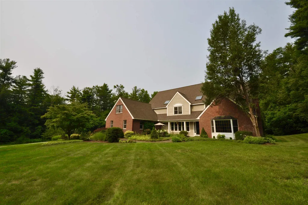 33 N Pepperell Road Hollis NH 03049