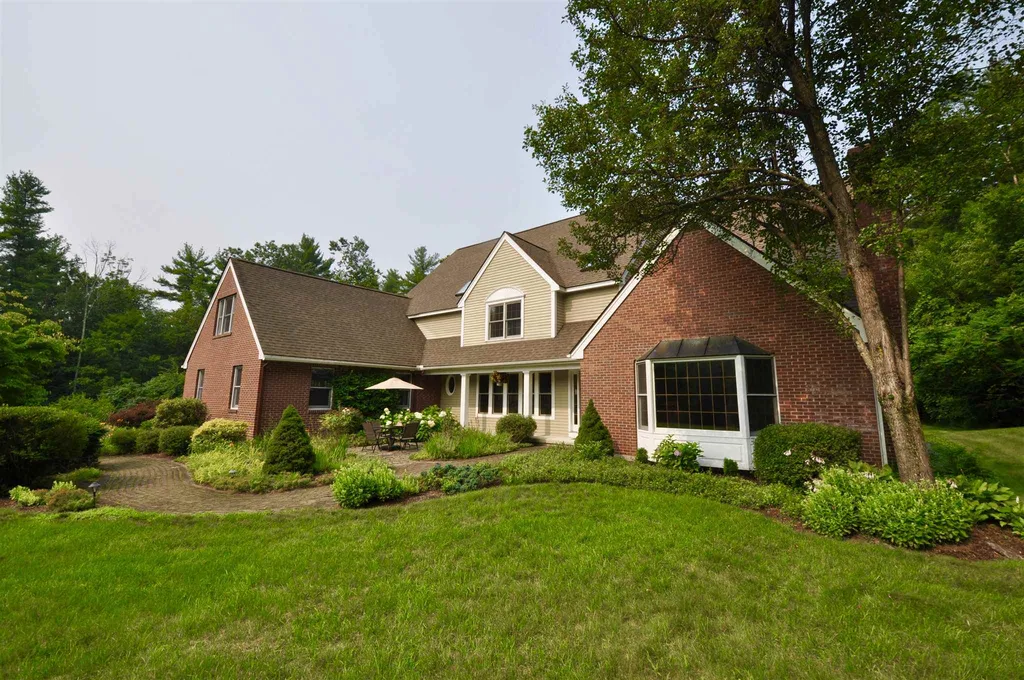 33 N Pepperell Road Hollis NH 03049