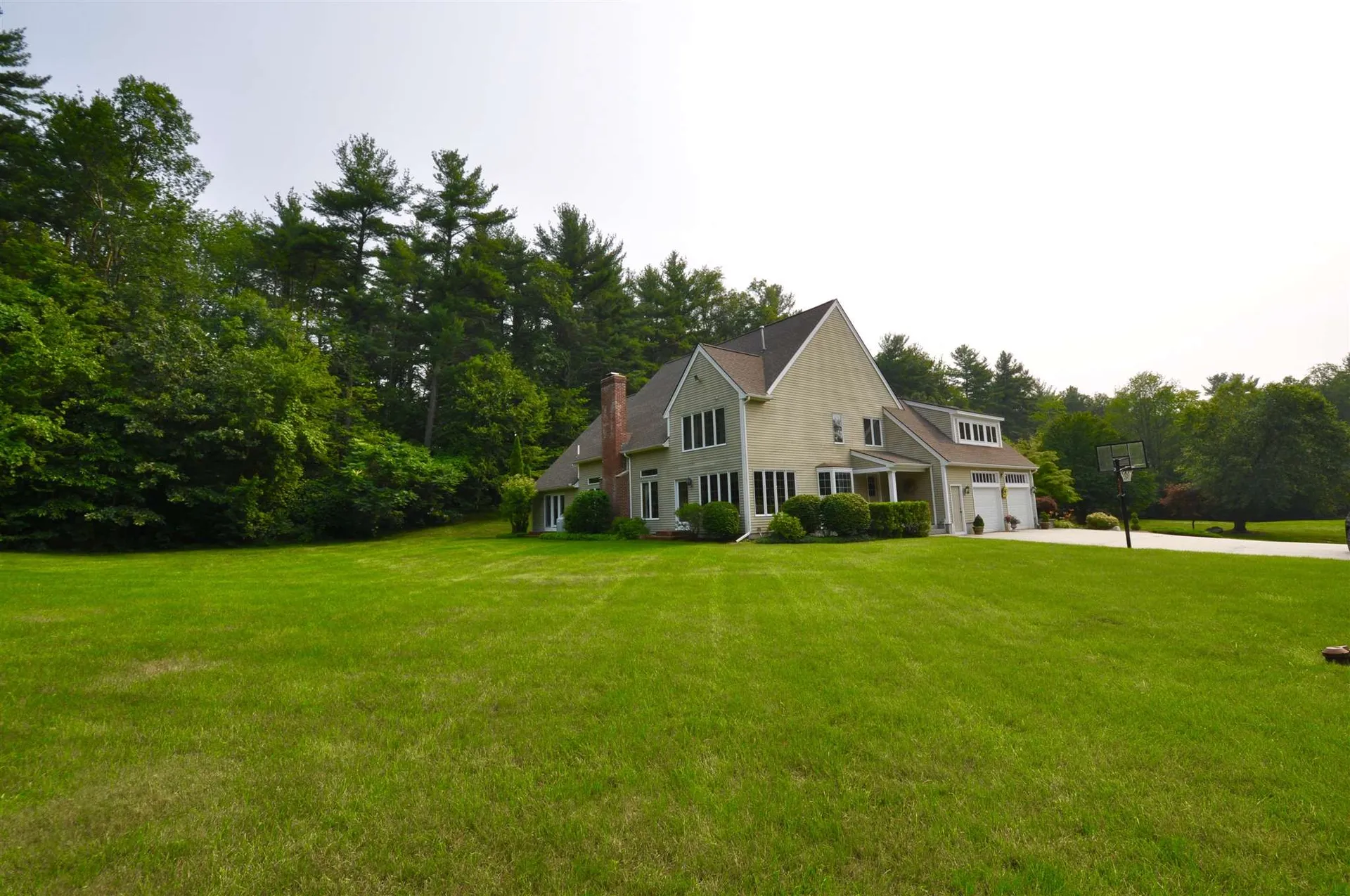 33 N Pepperell Road Hollis NH 03049