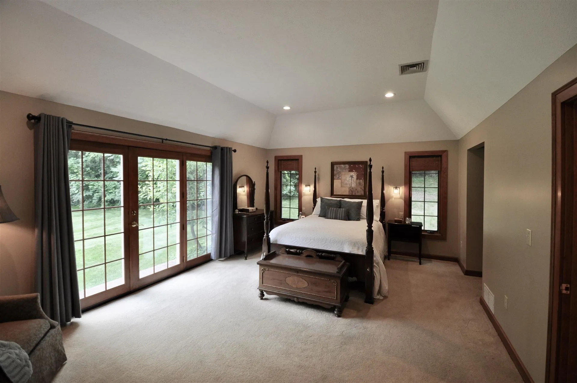 33 N Pepperell Road Hollis NH 03049