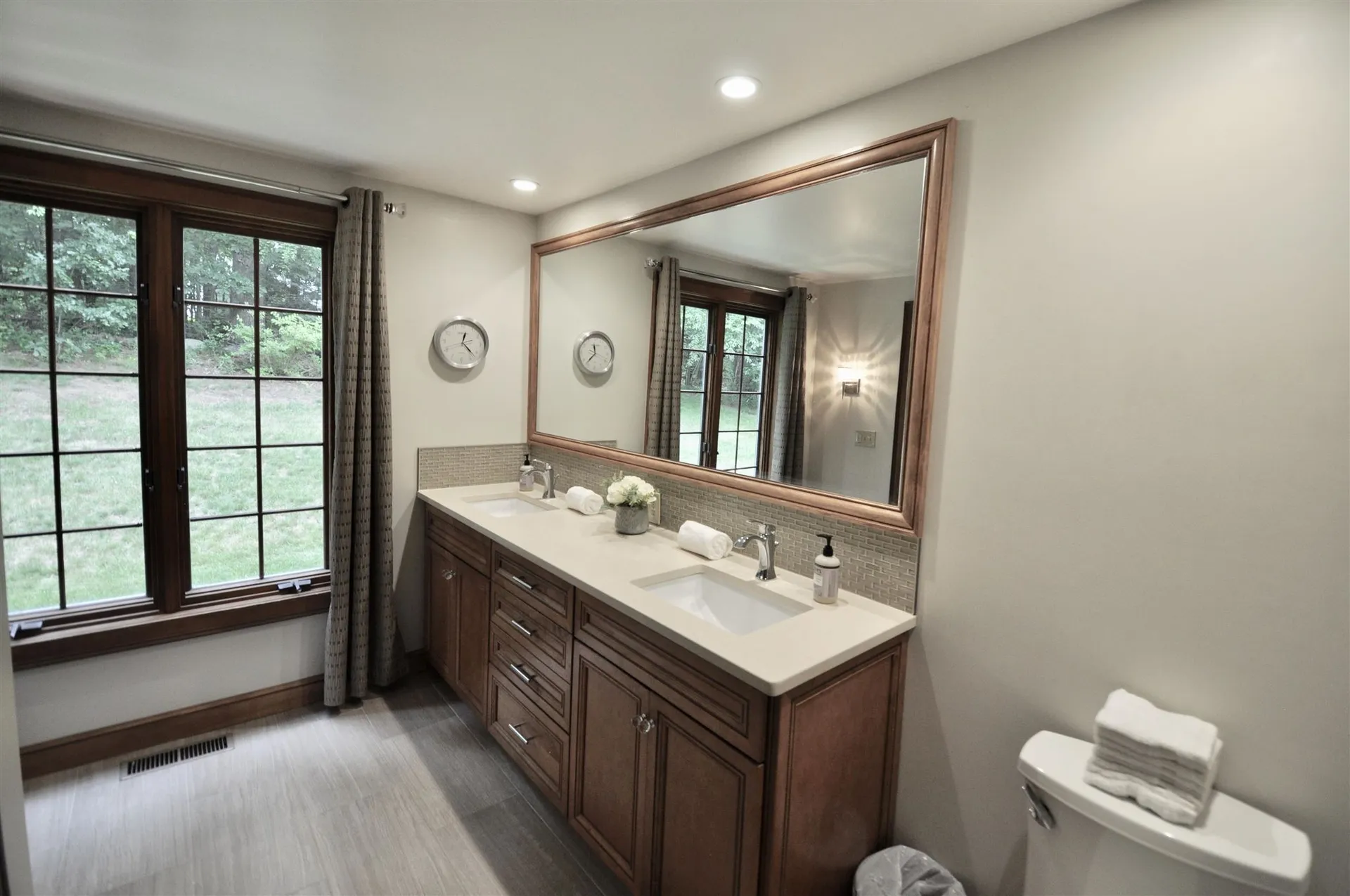 33 N Pepperell Road Hollis NH 03049