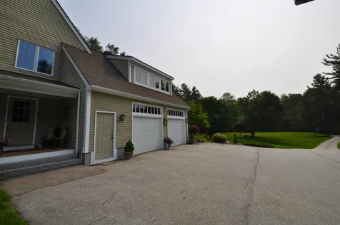 33 N Pepperell Road Hollis NH 03049