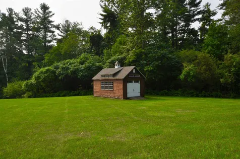 33 N Pepperell Road Hollis NH 03049