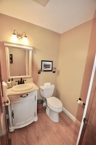 33 N Pepperell Road Hollis NH 03049