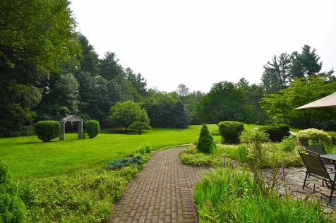 33 N Pepperell Road Hollis NH 03049