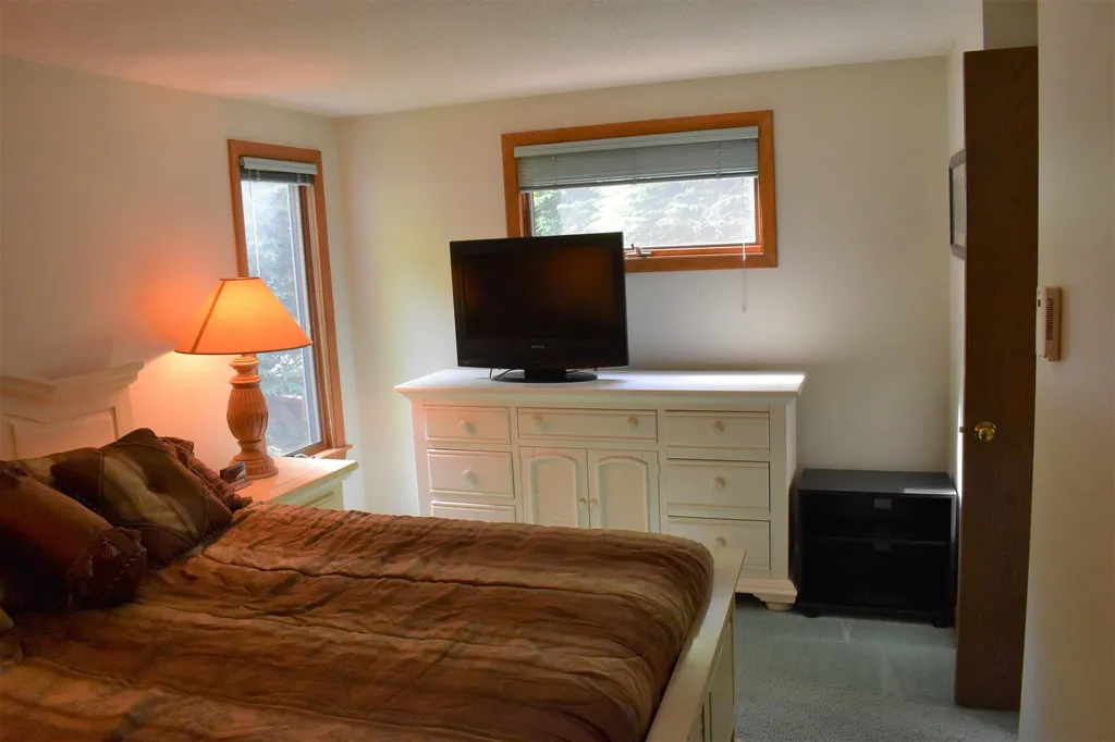 841 Cove Drive Grantham NH 03753