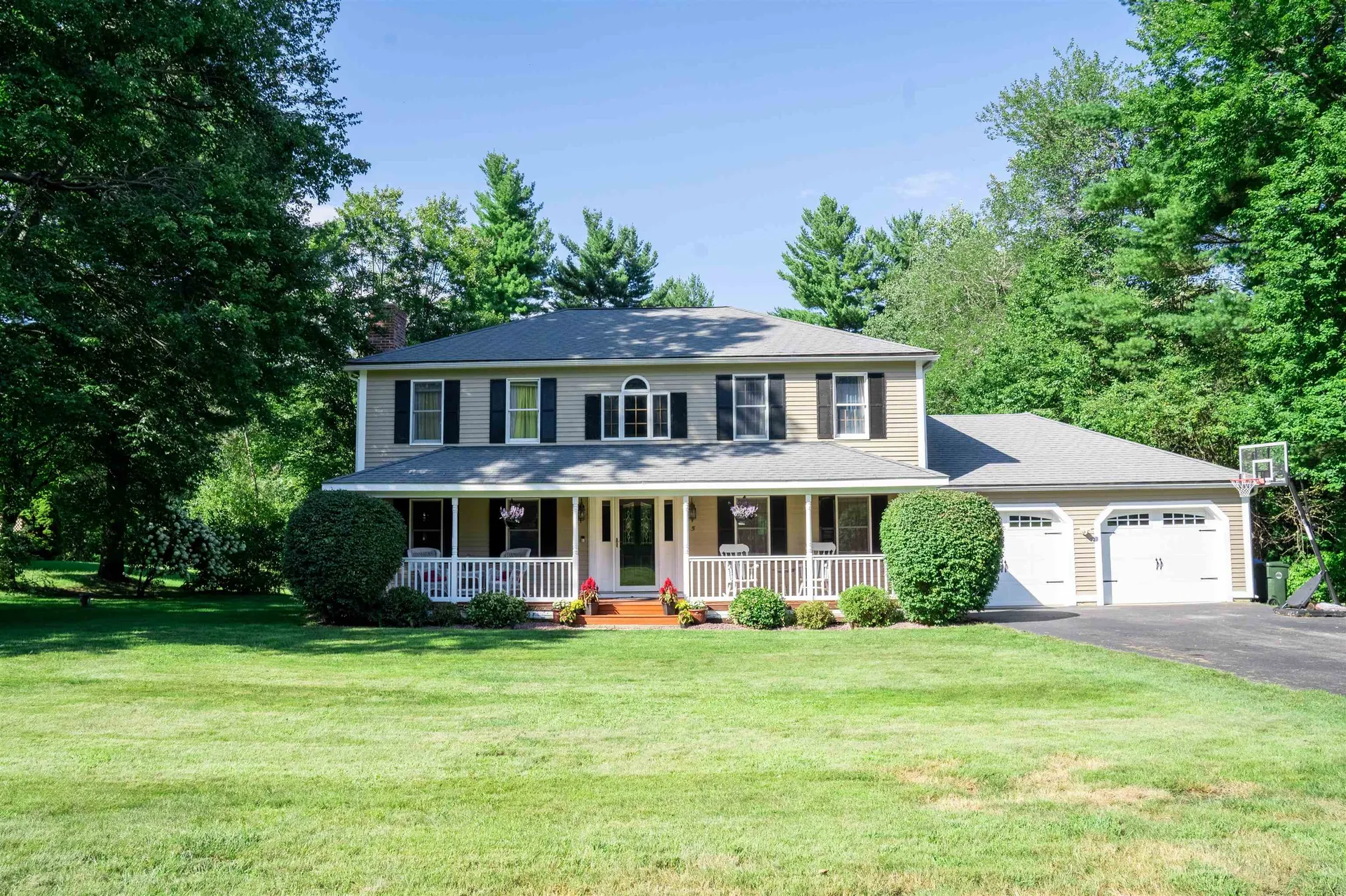 5 Moulton Drive Londonderry NH 03053