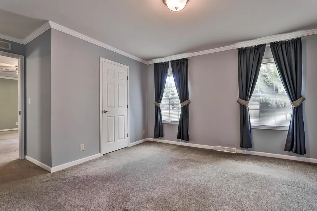 12 Gary Street Nashua NH 03062