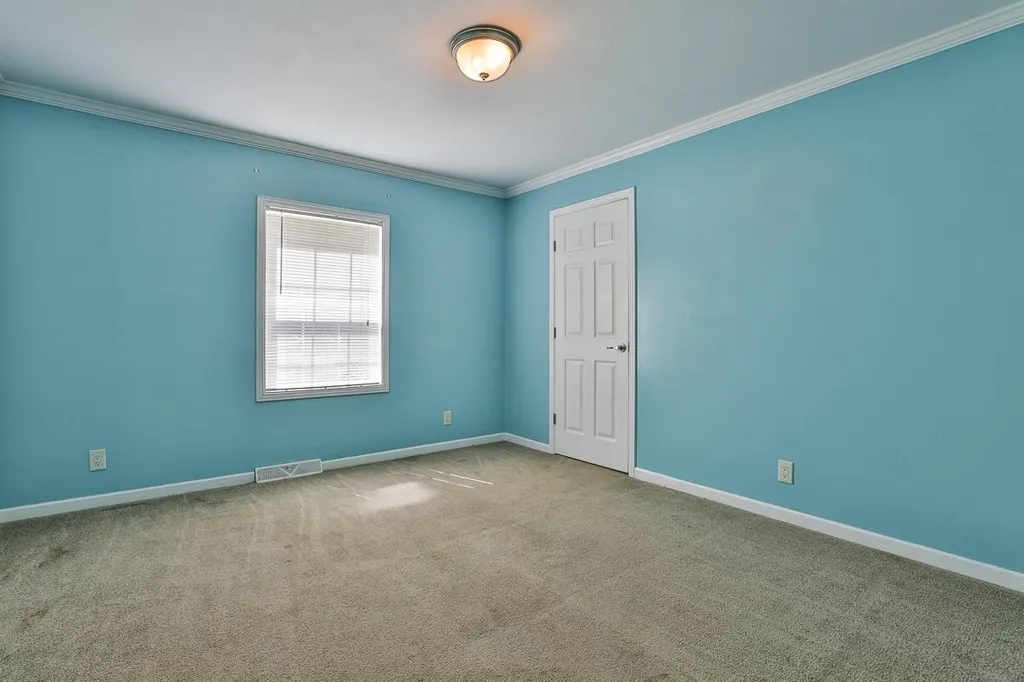 12 Gary Street Nashua NH 03062