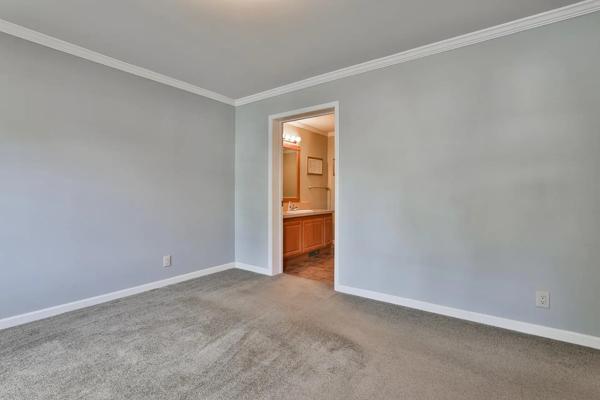 12 Gary Street Nashua NH 03062