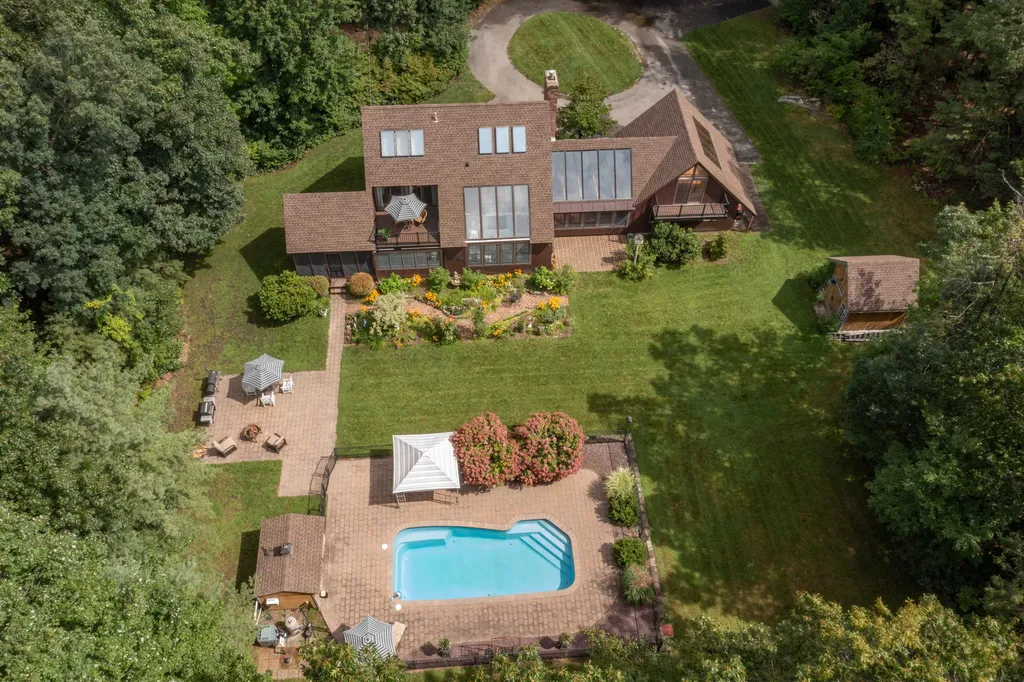 103 Mooar Hill Road Hollis NH 03049