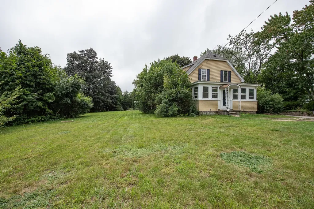 135 Mooresville Road Manchester NH 03103