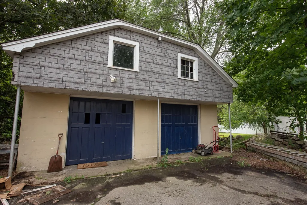 135 Mooresville Road Manchester NH 03103
