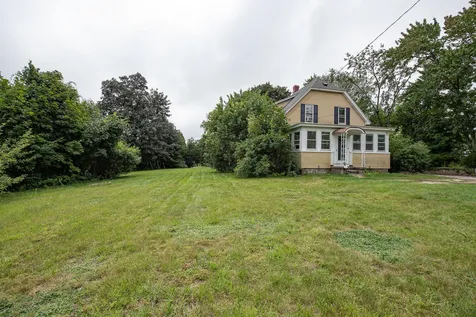 135 Mooresville Road Manchester NH 03103