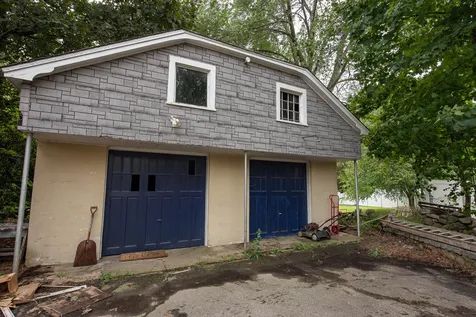 135 Mooresville Road Manchester NH 03103