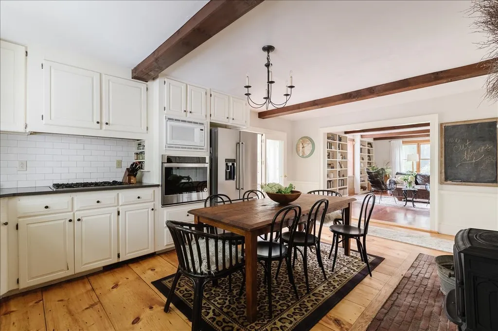 323 Exeter Road Hampton Falls NH 03844