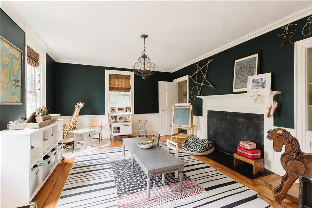 323 Exeter Road Hampton Falls NH 03844