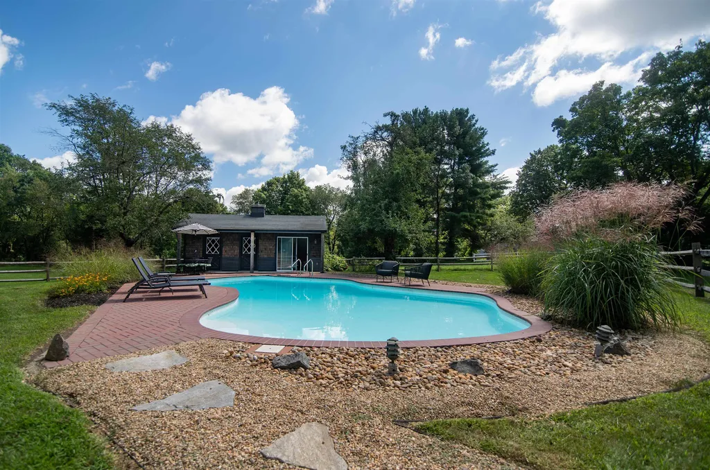 323 Exeter Road Hampton Falls NH 03844