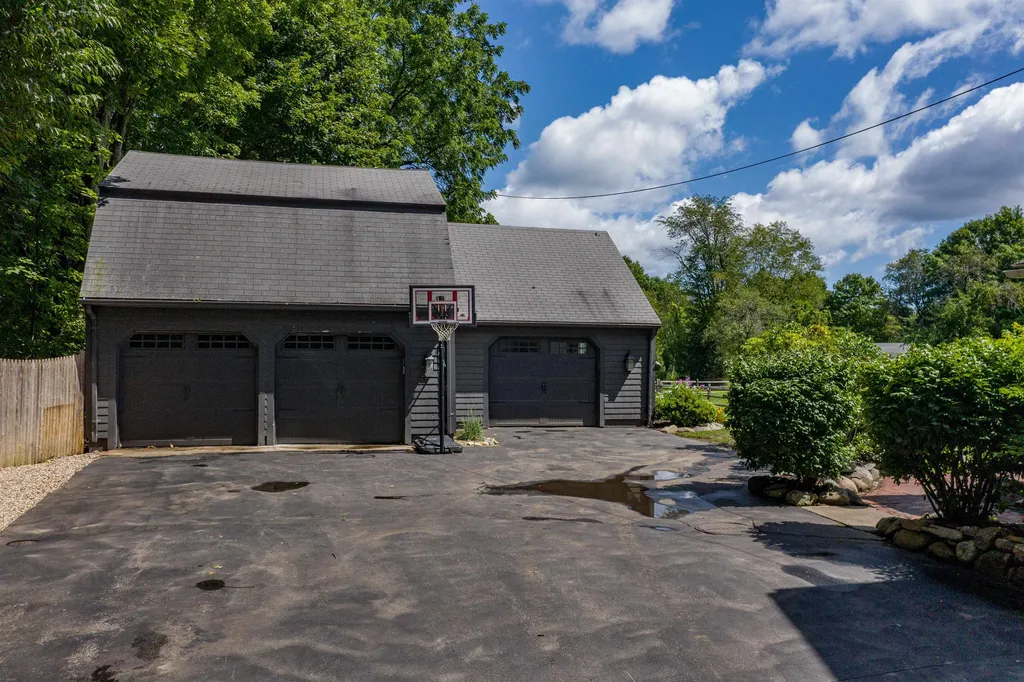 323 Exeter Road Hampton Falls NH 03844
