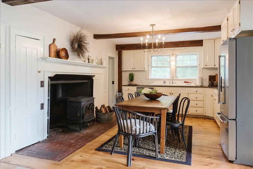 323 Exeter Road Hampton Falls NH 03844