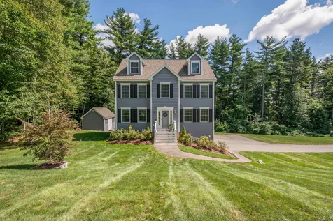 3 Stone Fence Drive Derry NH 03038